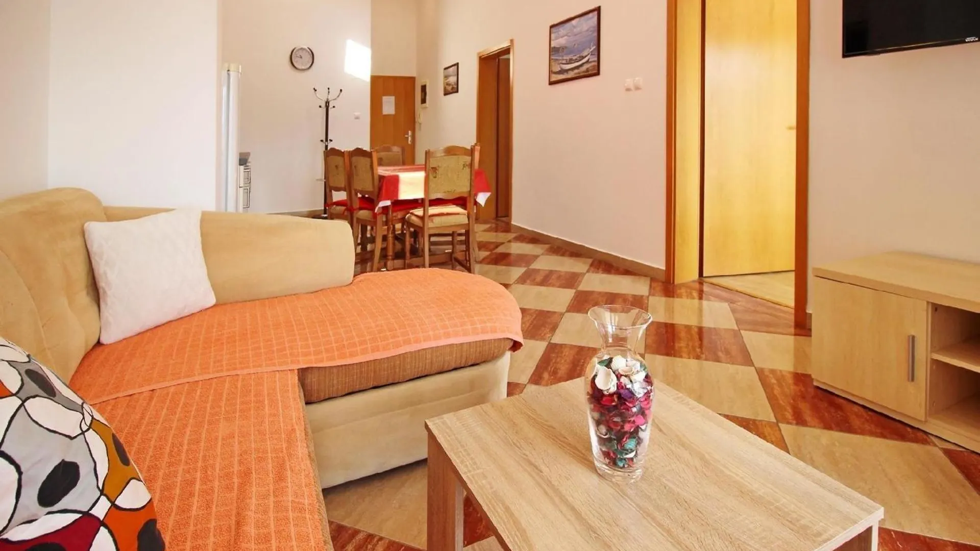 Charmante Ferienwohnung In Baska Mit Eigenem Balkon 0*, Baska (Krk)