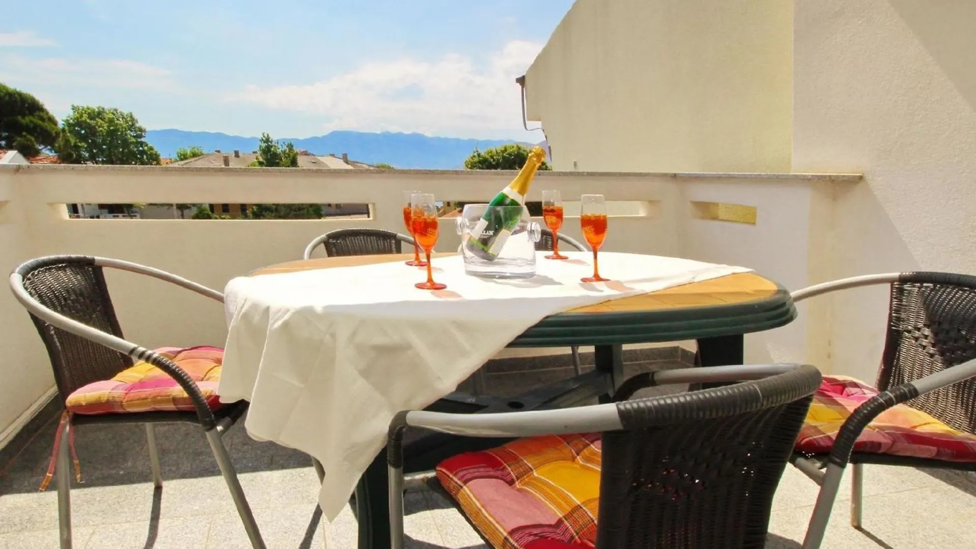 Charmante Ferienwohnung In Baska Mit Eigenem Balkon Apartment