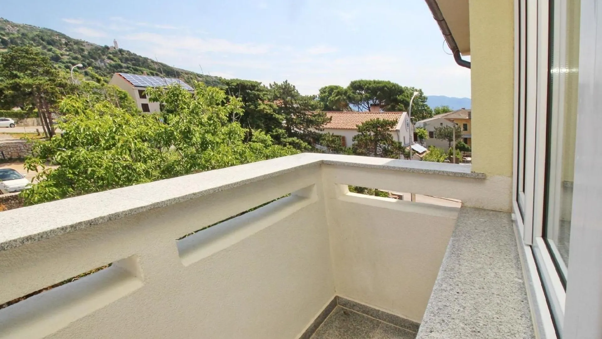 Charmante Ferienwohnung In Baska Mit Eigenem Balkon