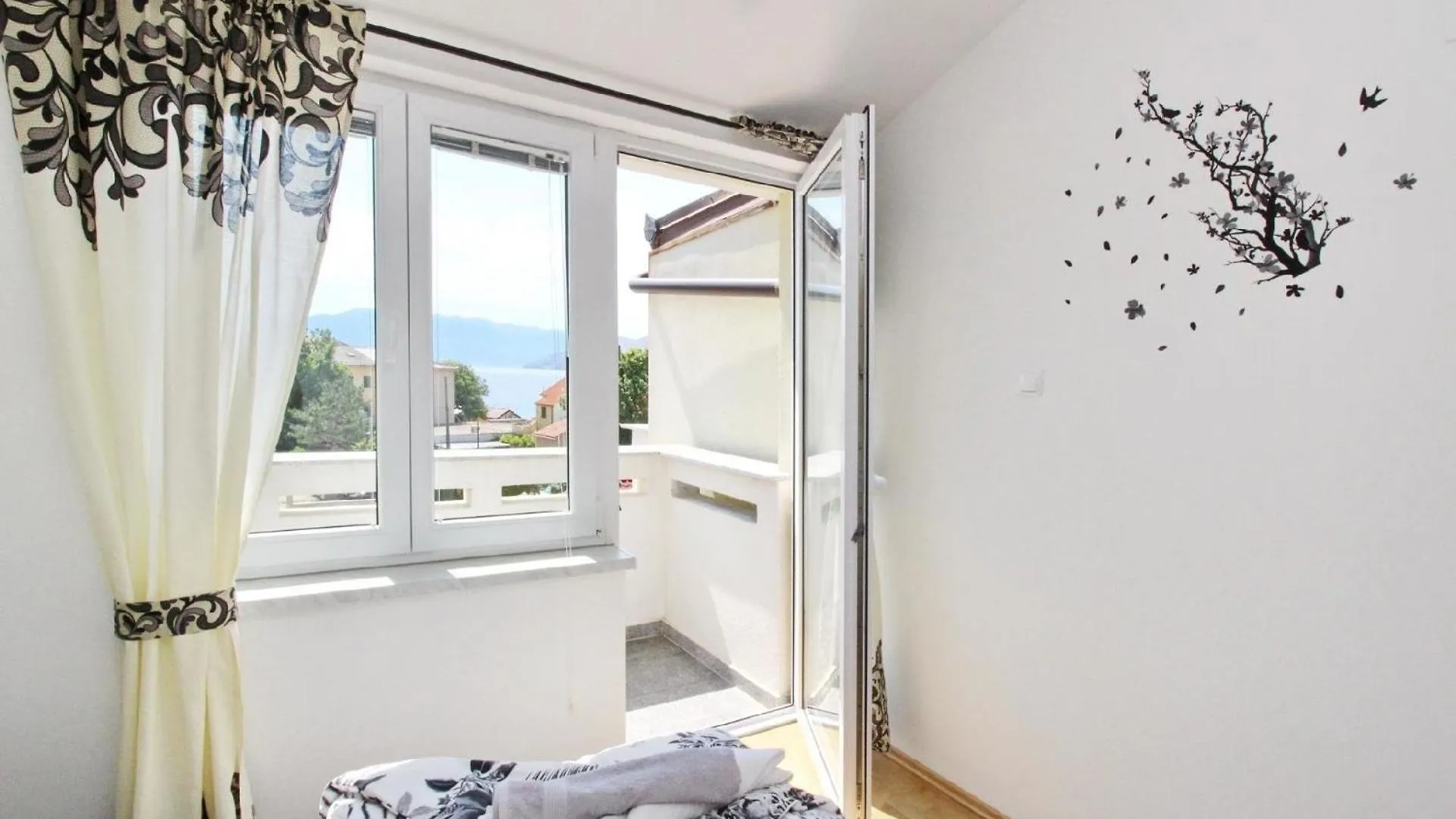 Apartment Charmante Ferienwohnung In Baska Mit Eigenem Balkon