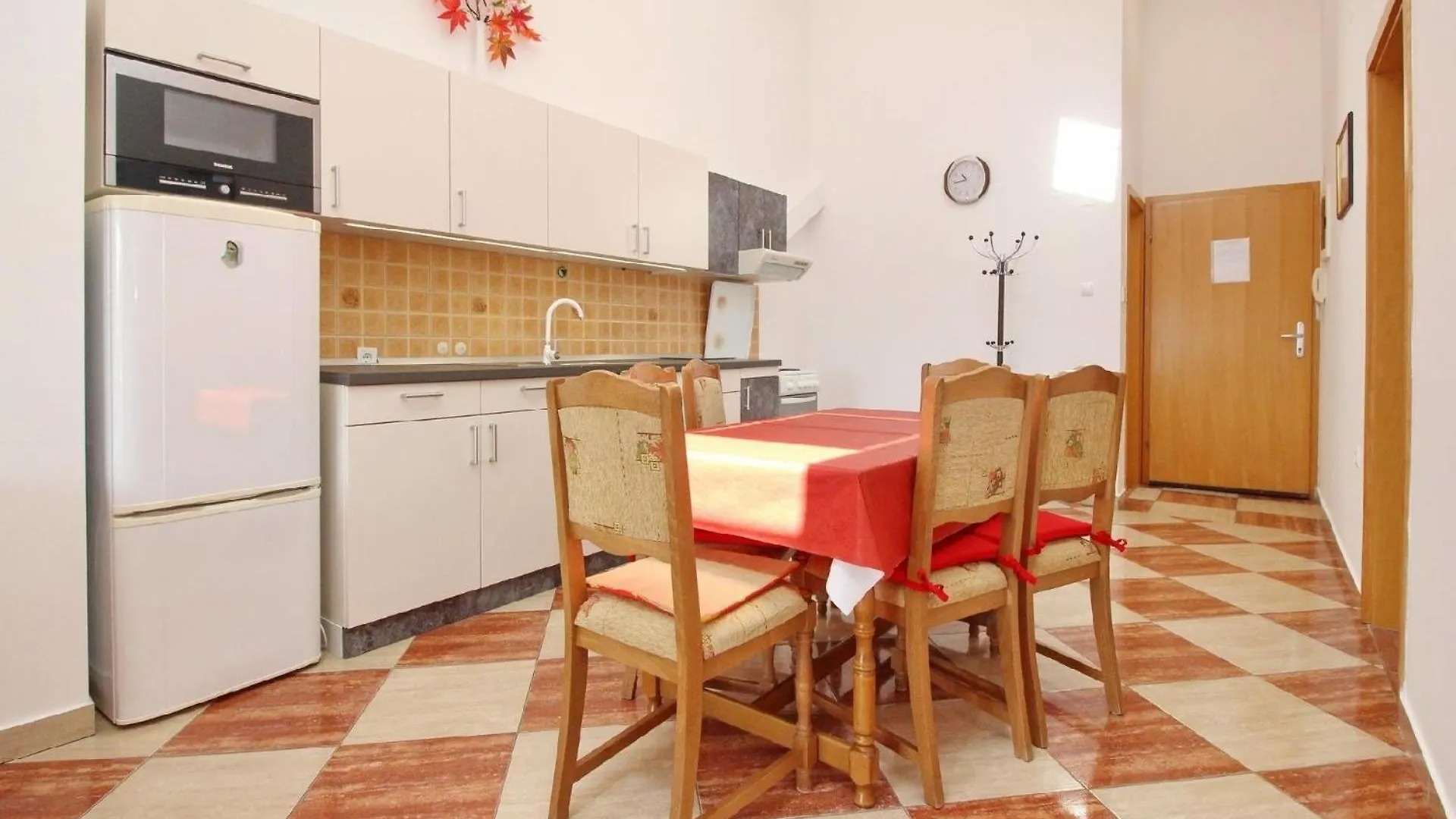 Charmante Ferienwohnung In Baska Mit Eigenem Balkon